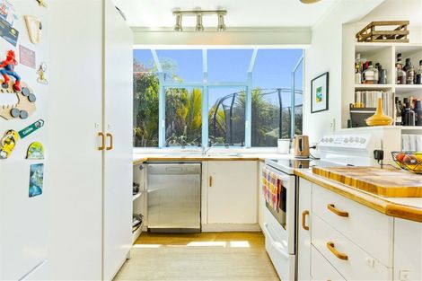 Photo of property in 111 Taikata Road, Te Atatu Peninsula, Auckland, 0610