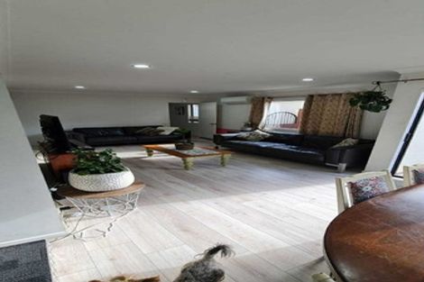 Photo of property in 6 Thornbury Crescent, East Tamaki Heights, Auckland, 2016