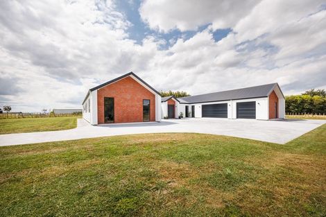 Photo of property in 11 Te Kahu Lane, Halcombe, 4779