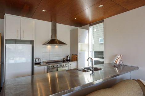 Photo of property in 10/3 Severn Street, Island Bay, Wellington, 6023