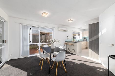 Photo of property in 2/52a Berkshire Drive, Avonhead, Christchurch, 8042