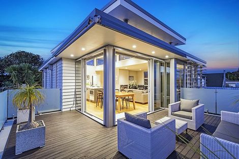 Photo of property in 49 Seaview Road, Castor Bay, Auckland, 0620