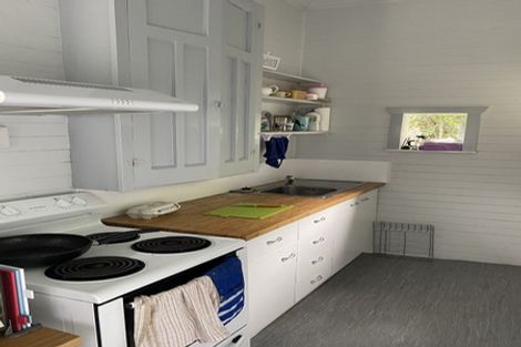 Photo of property in 46 Northland Road, Northland, Wellington, 6012