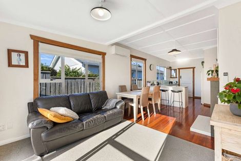 Photo of property in 9 Selwyn Street, Lower Vogeltown, New Plymouth, 4310