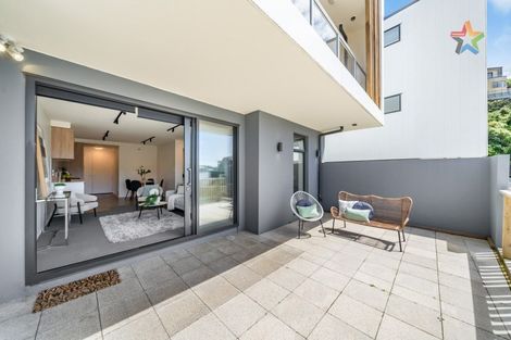 Photo of property in 65u2 Tiketike Way, Brooklyn, Wellington, 6021