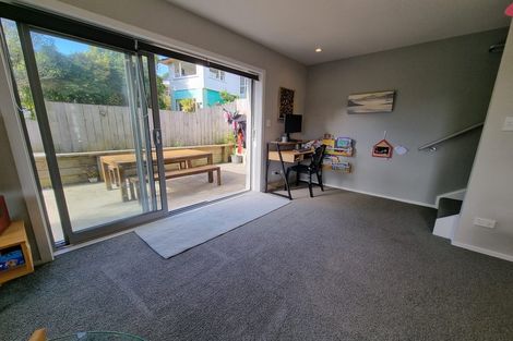 Photo of property in 61u1 Black Rock Road, Newlands, Wellington, 6037