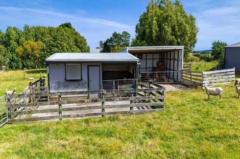 Photo of property in 35 Weraroa Road, Waverley, 4510