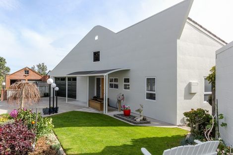 Photo of property in 14 Del Mar Place, Merrilands, New Plymouth, 4312