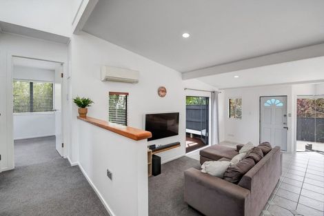 Photo of property in 2/20 Tawavale Crescent, Totara Vale, Auckland, 0629