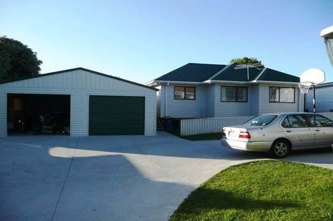 Photo of property in 11 Sherwood Avenue, Te Atatu South, Auckland, 0610