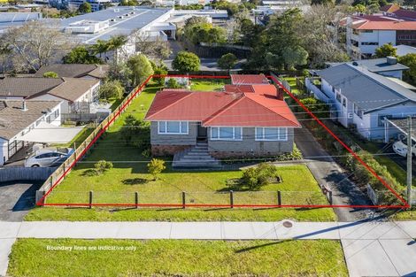 Photo of property in 13 Newington Road, Henderson, Auckland, 0612