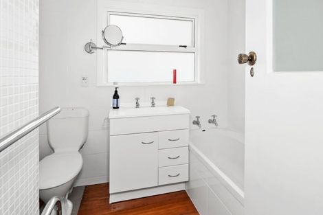 Photo of property in 58 Pitau Road, Mount Maunganui, 3116