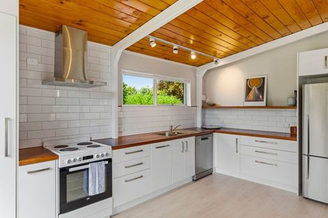 Photo of property in 32 Te Moana Road, Waikanae Beach, Waikanae, 5036
