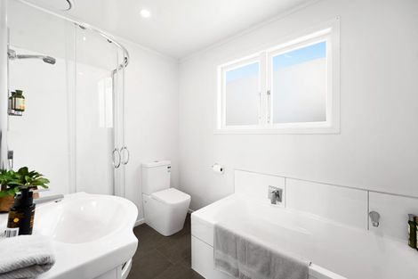 Photo of property in 56 Southsea Crescent, Silverdale, Hamilton, 3216