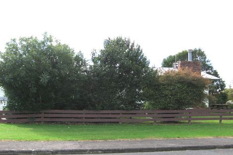 Photo of property in 1/1 Tawa Road, Te Atatu Peninsula, Auckland, 0610