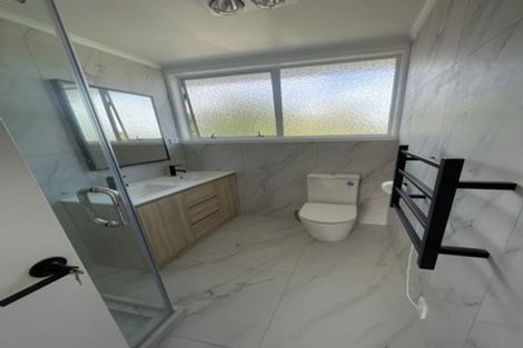 Photo of property in 22 Edgeworth Road, Glenfield, Auckland, 0629