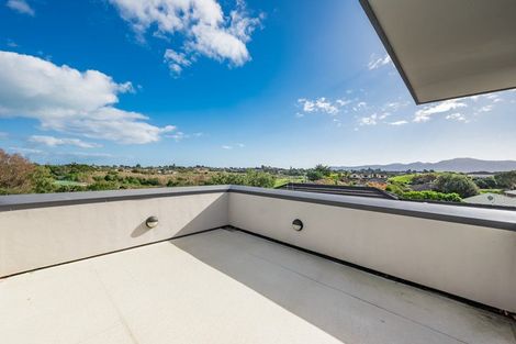 Photo of property in 32 Quadrant Heights, Paraparaumu, 5032