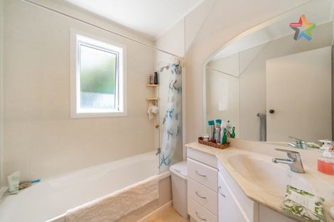 Photo of property in 5 Ruth Grove, Karori, Wellington, 6012