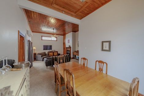 Photo of property in 51 Waverley Street, Waipawa, 4210
