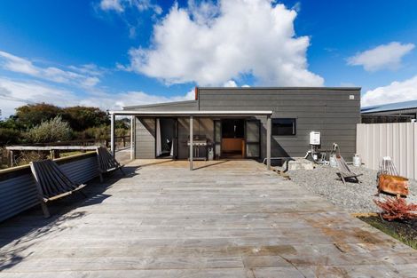 Photo of property in 1927 Parewanui Road, Parewanui, Bulls, 4894