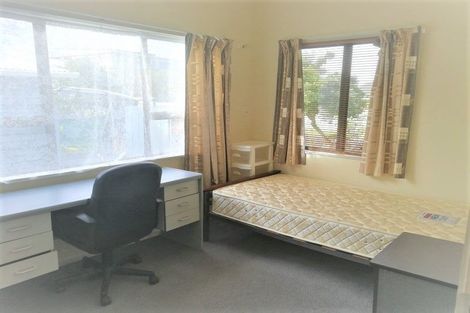 Photo of property in 5 Fowler Street, Northcote, Auckland, 0627