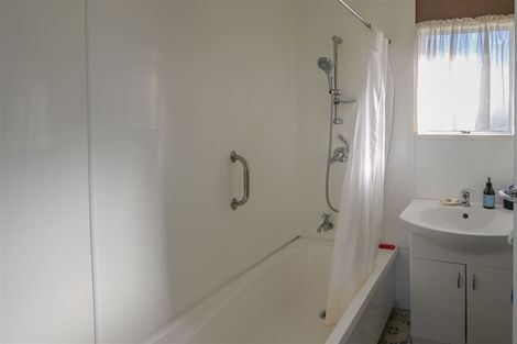 Photo of property in 18 Grenville Street, Levin, 5510