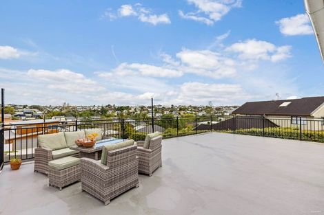 Photo of property in 33 Garadice Road, Rothesay Bay, Auckland, 0630