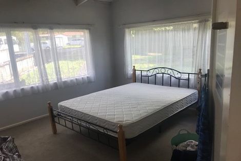 Photo of property in 10 Kaponga Crescent, New Lynn, Auckland, 0600