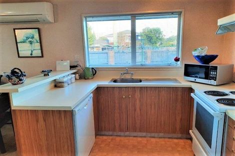 Photo of property in 52 Middlepark Road, Sockburn, Christchurch, 8042