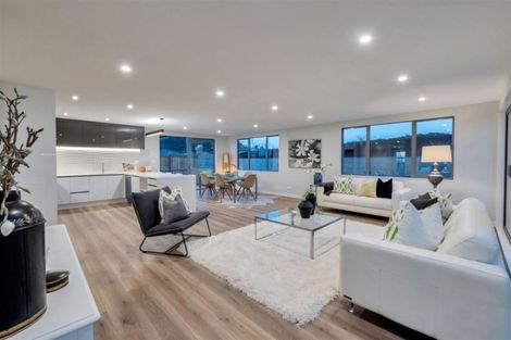 Photo of property in 5 Manawanui Way, Orewa, 0931