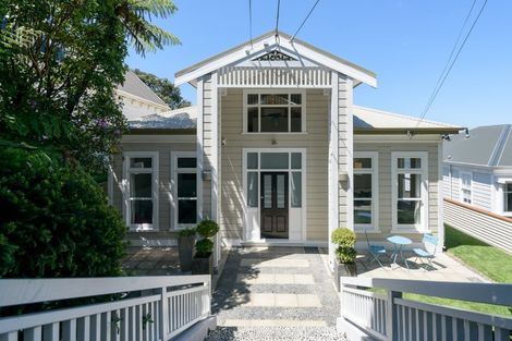 Photo of property in 11 Central Terrace, Kelburn, Wellington, 6012