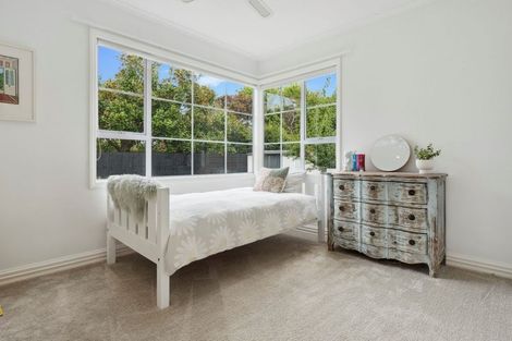 Photo of property in 27 Almond Grove, Greenhithe, Auckland, 0632