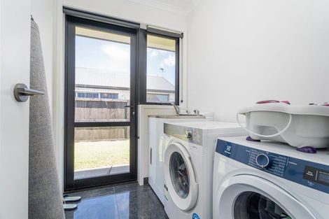 Photo of property in 10 Onerere Drive, Whitianga, 3510