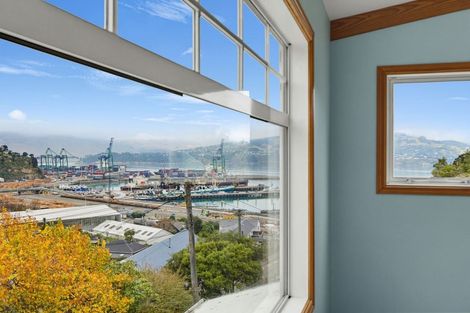Photo of property in 9 Hawkhurst Road, Lyttelton, 8082