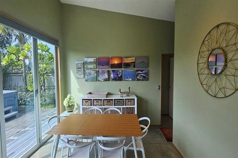 Photo of property in 32 Taumata Road, Omaha, 0986