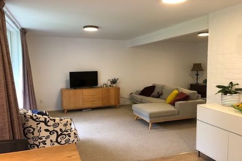 Photo of property in 141 Churton Drive, Churton Park, Wellington, 6037