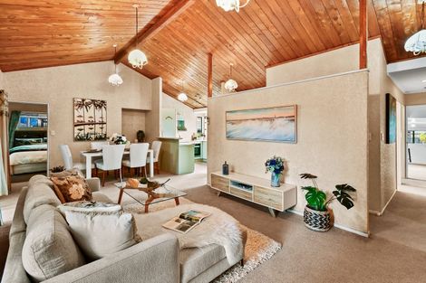 Photo of property in 2/16 Airfield Road, Takanini, 2112