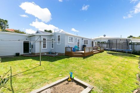 Photo of property in 8 Clifford Road, Johnsonville, Wellington, 6037