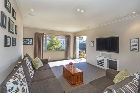 Photo of property in 69 Dunedin Street, Redwood, Christchurch, 8051
