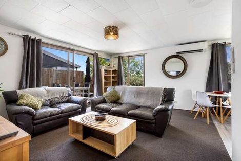 Photo of property in 2/8 Marinich Drive, Ranui, Auckland, 0612