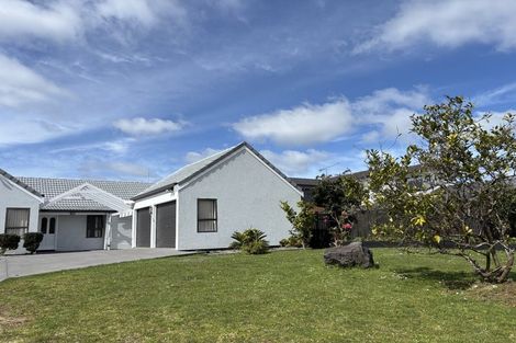 Photo of property in 96 Carnoustie Drive, Wattle Downs, Auckland, 2103