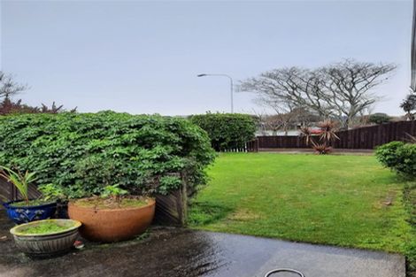 Photo of property in 82 Royal Park Drive, Parklands, Christchurch, 8083