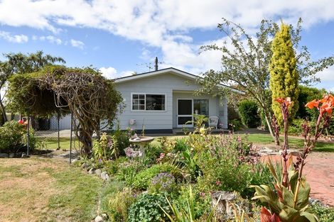 Photo of property in 3 Chisholm Place, Carterton, 5713