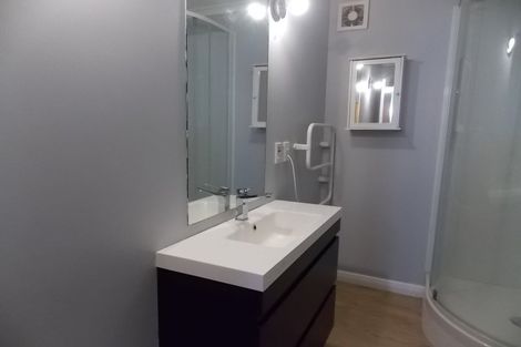 Photo of property in Endeavour Apartments, 23/125u Thorndon Quay, Pipitea, Wellington, 6011