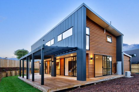 Photo of property in 36 Shah Place, Glen Eden, Auckland, 0602