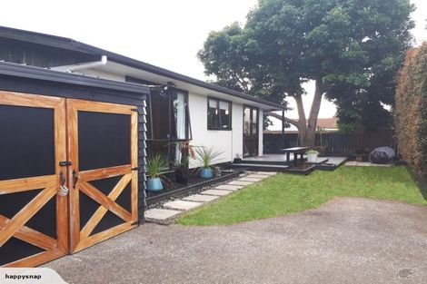 Photo of property in 1/9 Fathom Place, Te Atatu Peninsula, Auckland, 0610