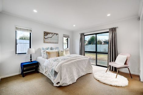 Photo of property in 16 Turnberry Drive, Wattle Downs, Auckland, 2103