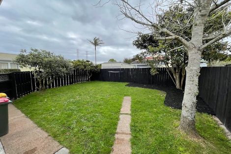 Photo of property in 1 Marlene Avenue, Te Atatu South, Auckland, 0610