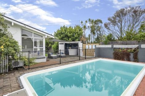 Photo of property in 1/32 Manuka Road, Glenfield, Auckland, 0629
