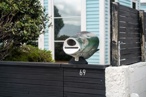 Photo of property in 69 Marine Parade, Seatoun, Wellington, 6022